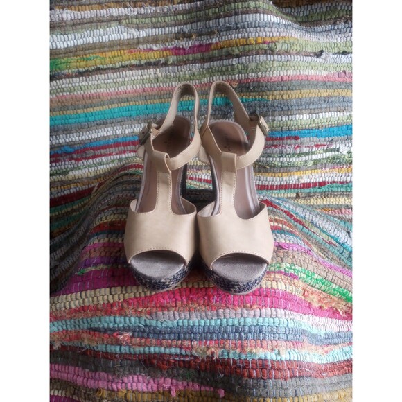 Strap sandals wedge heels size 9 - Picture 1 of 7